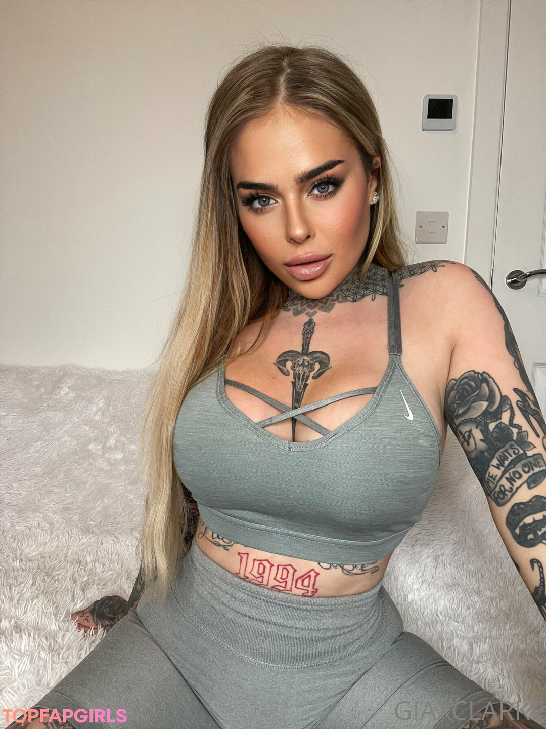blonde heiße frau onlyfans schöne sexy bild