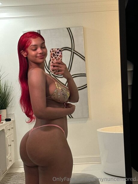 Jazmynuncensored hübsche nackt foto