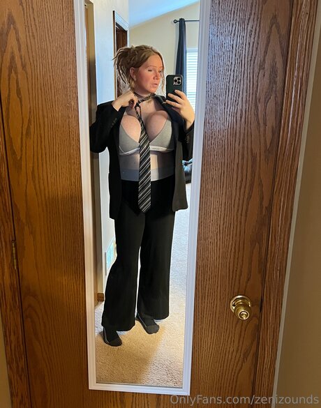 sexy blonde onlyfans hd sexy bild