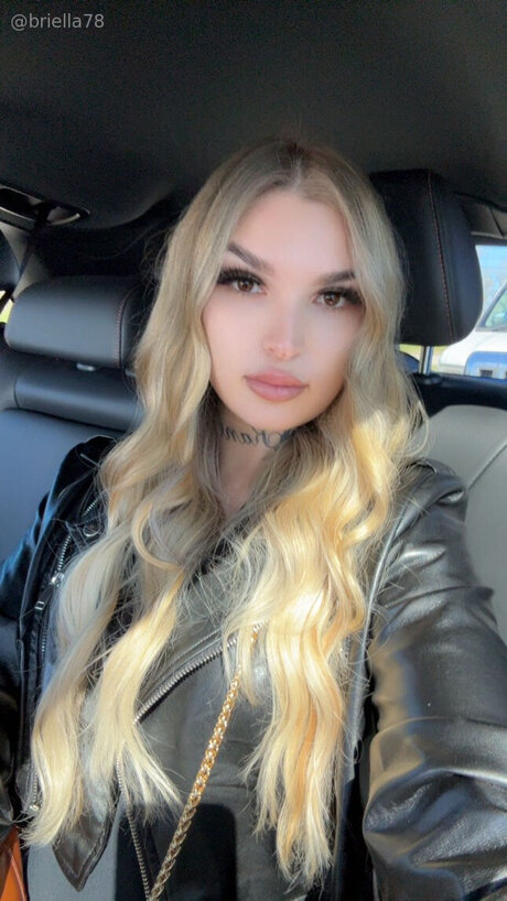 Sexybriellah heiße nackten bild