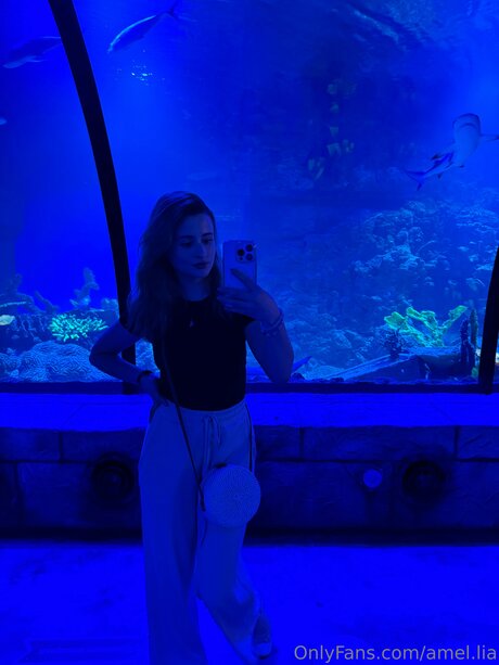 Amel Lia porno erwachsene bild