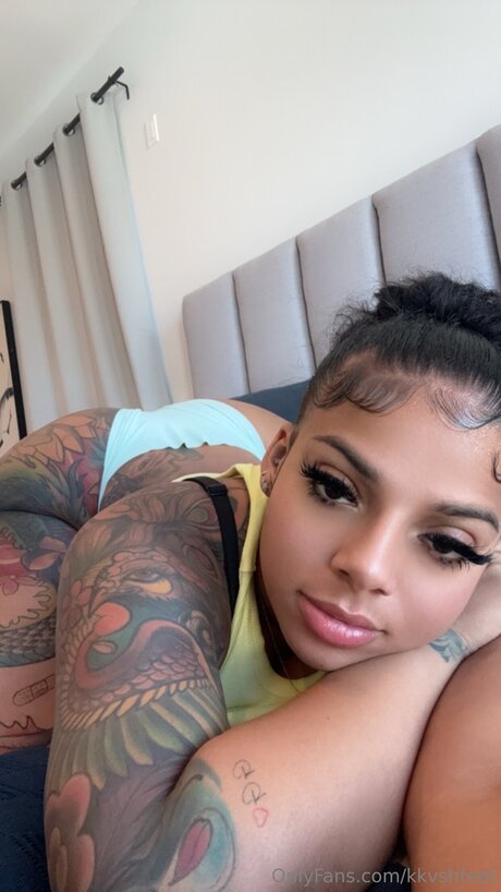 Kkvshfeet model nackte galerien