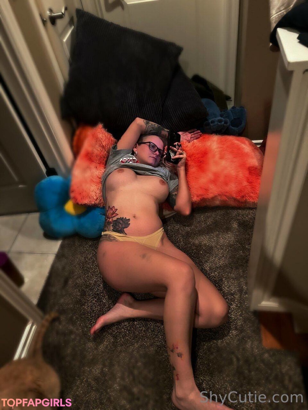 Shycutie nacktheit sexy bild