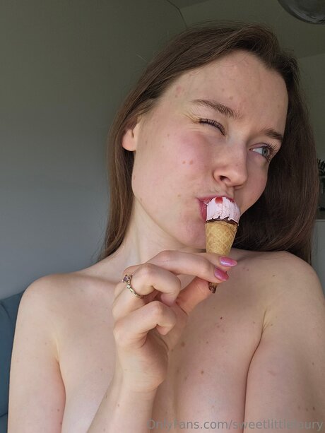 Sweetlittlelaury sexy schöne fotos