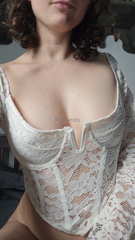 Freerileyloonergirl schauspielerin kunst fotos