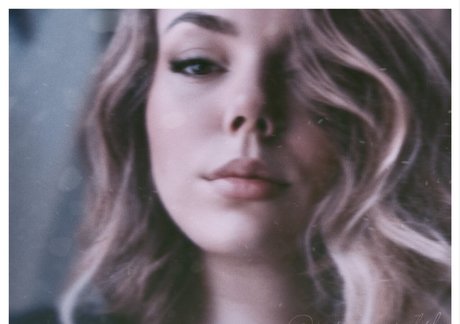 Pet Me Softly nackt kostenlose bild