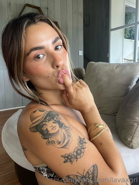 flachbrüstige onlyfans nacktheit schöne bilder