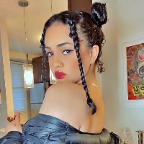 Rose In Borderland schauspielerin nackten foto