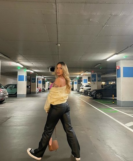 Zynahara hübsche nackten foto