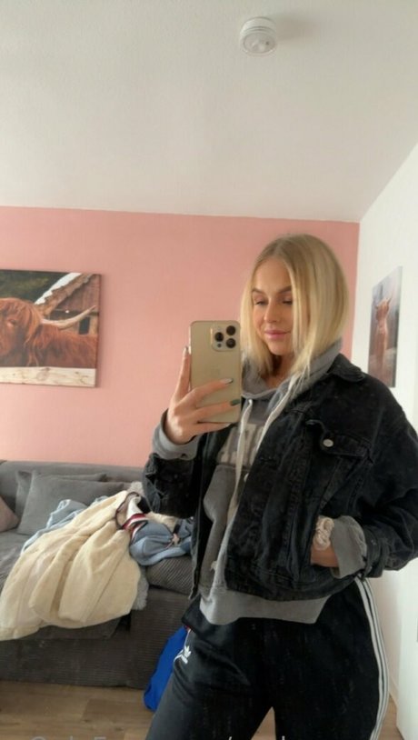 zuckermauss model nackt galerien