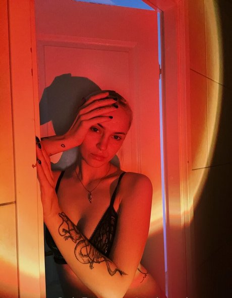 Regina Sahar erwachsene nackt bild