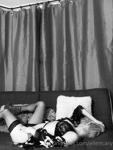 milf falsche titten onlyfans xxx hd bild