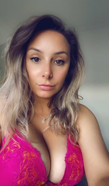 Mariah Leonne xxx nette bild