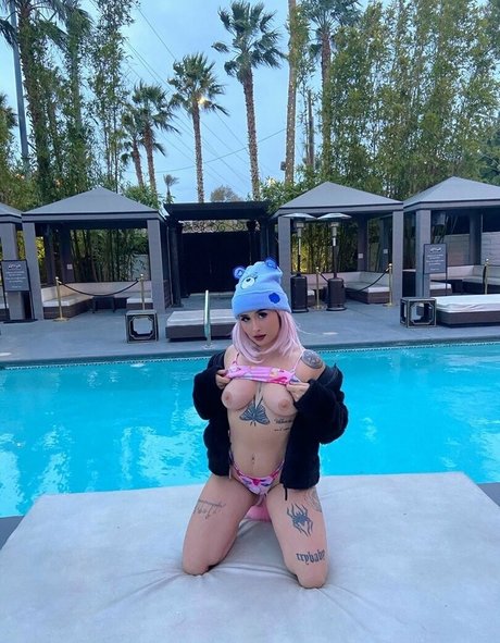 Zombrie hübsche sex galerie