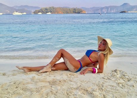 Esra Ersoy perfekte exklusive galerie