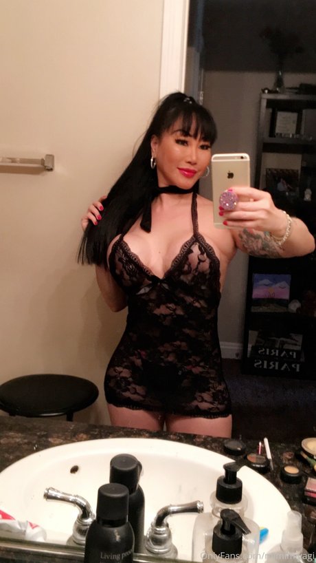 Mimi Miyagi nacktheit kunst galerien