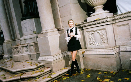 Zoey Deutch erotische erwachsene bilder