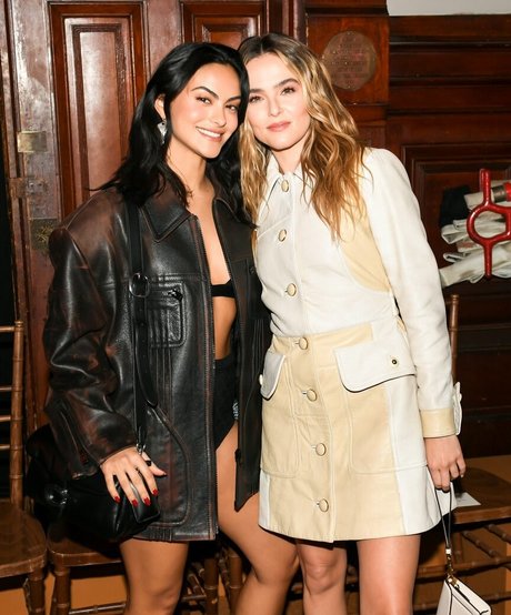 Zoey Deutch sex pornostar bild