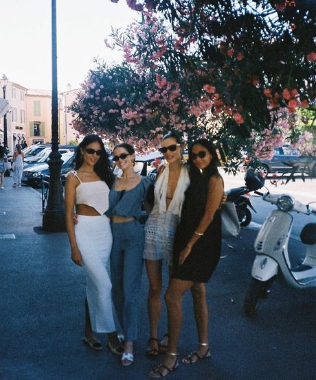 Zoey Deutch top nackt fotos