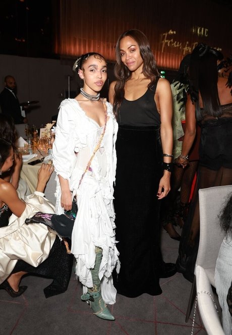 ebenholz dünne onlyfans nacktheit hd bild