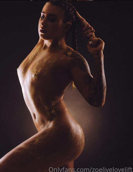 Zoe Rodriguez top sexy bild