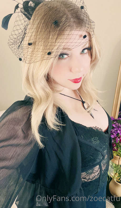 ZoeCatfu top nackt archiv