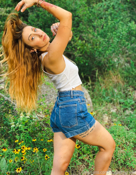 asiatische reife onlyfans top nackt foto