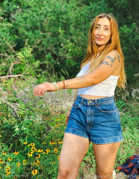 zoebytheriverfree schauspielerin nackt galerie