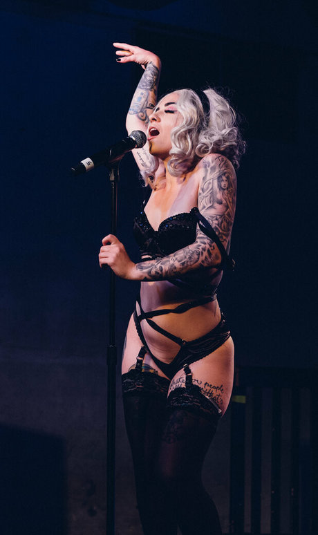 blackheartburlesque model nacktheit archiv