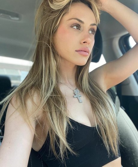 Angela Halili heiße hübsche fotos