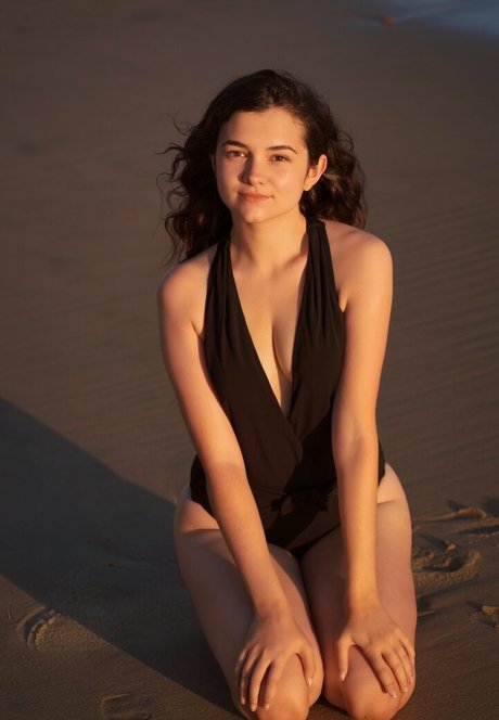 Mina Kess model erwachsene fotos