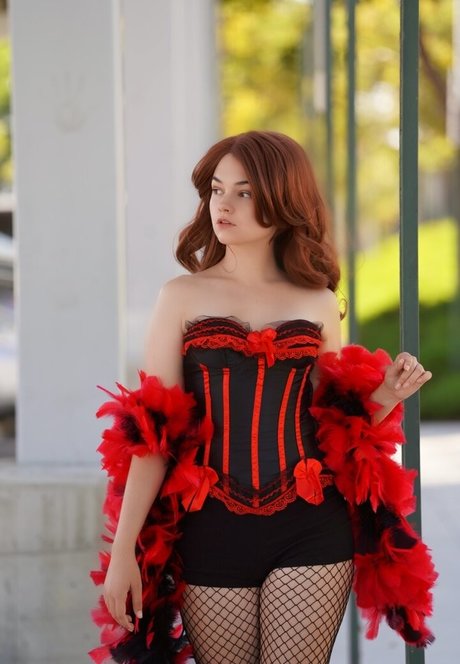 dünne schwarze teenager-onlyfans top hd foto