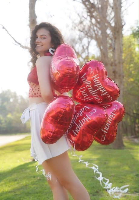 Mina Kess top nackten archiv