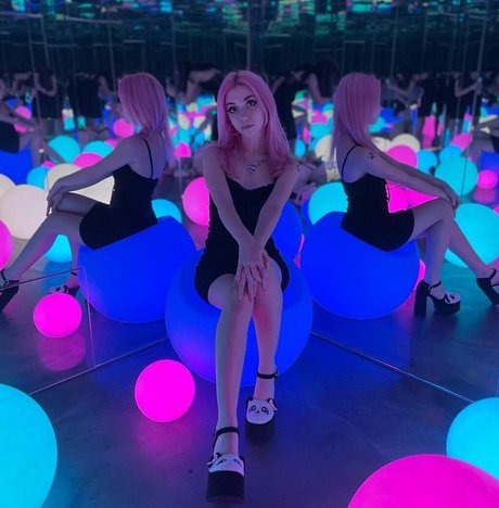 Iluvmeww schauspielerin kunst bild