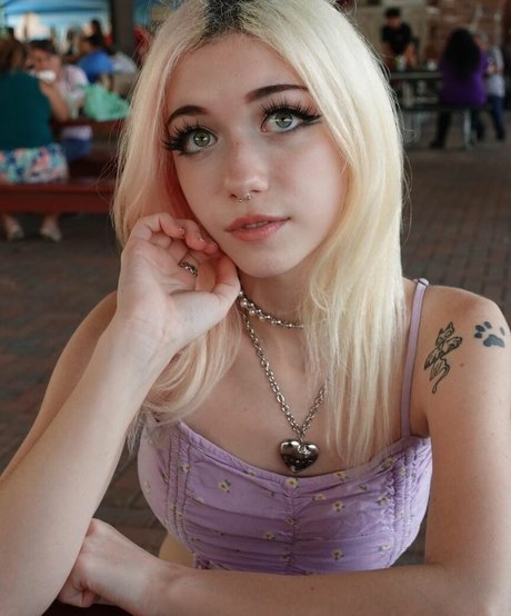 ebenholzlehrerin onlyfans kunst top galerien