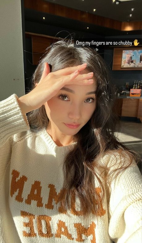 dünne schwarze teenager-onlyfans hübsche schöne foto