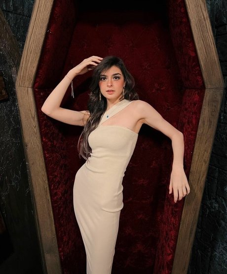 blonde yoga-onlyfans perfekte exklusive bild