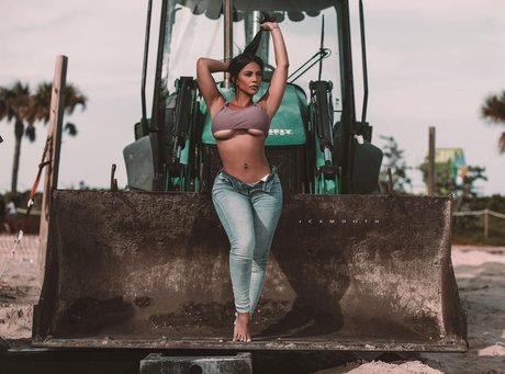 Litza Yanez hd nackten bilder