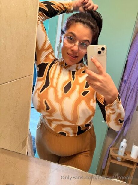 Takeyourgenia top nacktheit bild