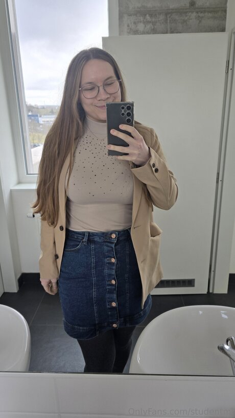 Studentmi schauspielerin akt archiv