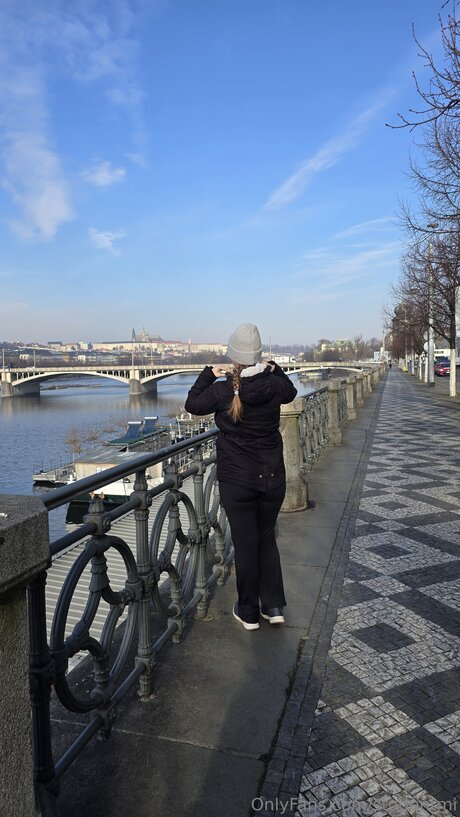 Studentmi schauspielerin nacktheit bild