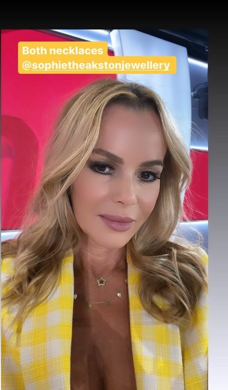 zierliche brünette nur fans erwachsene nacktheit bild