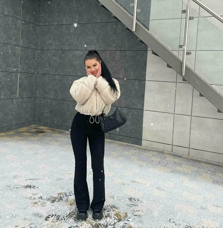 dünnes model onlyfans kostenlose nette bild