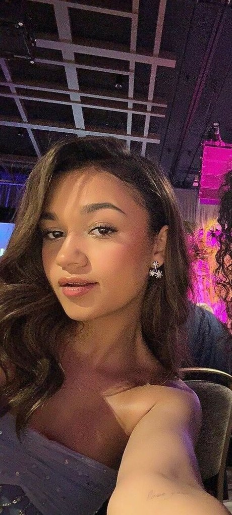 Madison Bailey erwachsene heiße bild