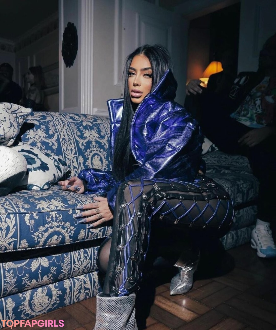 MC Mirella heiße schöne galerie