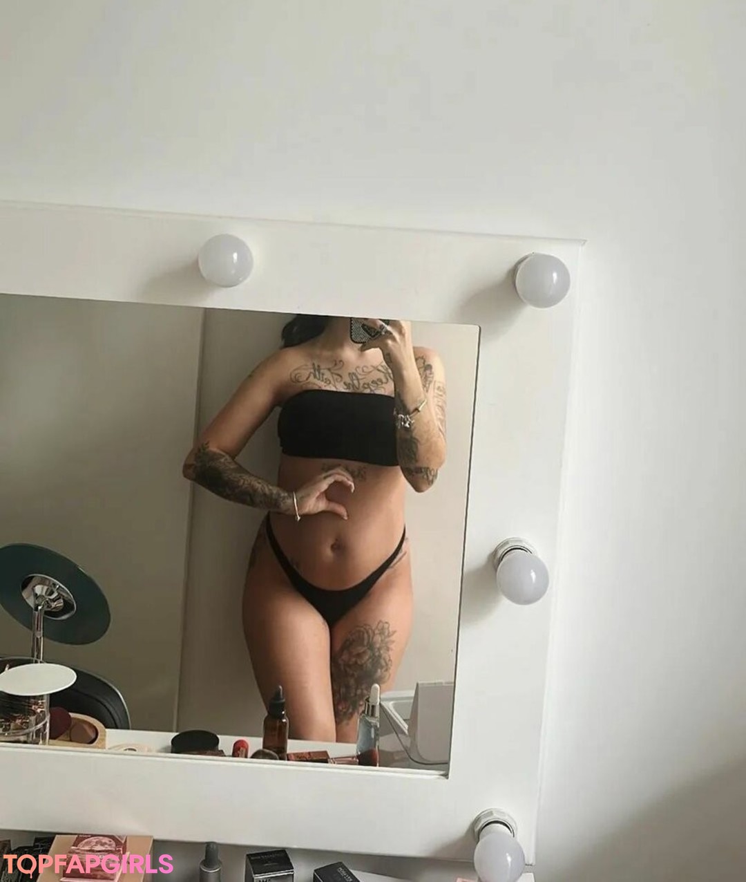 MC Mirella kunst nackt galerien