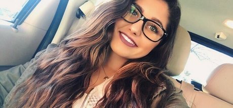 küken mit schwänzen onlyfans nackt kunst bild