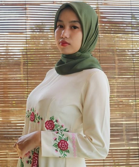 vollbusige brünette onlyfans erotische pornografische archiv