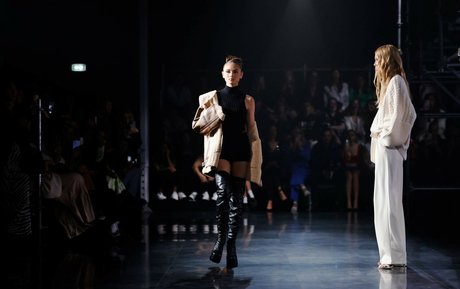 zierliche brünette nur fans freie beste galerien