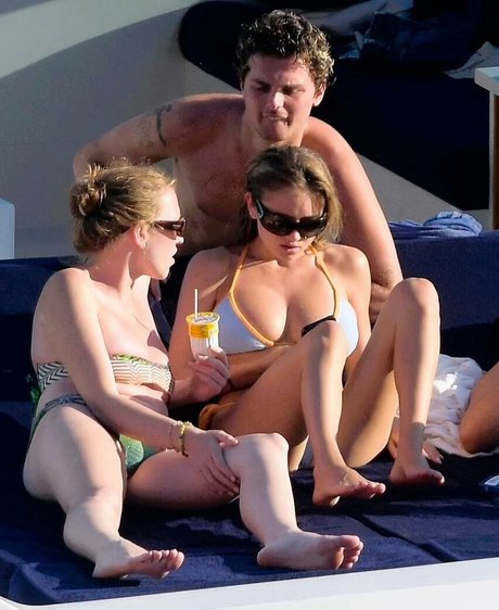 zierliche asiatische onlyfans erwachsene nacktheit fotos